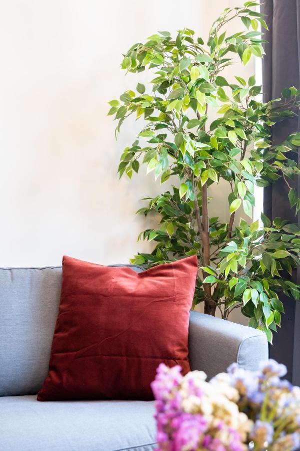 Elegant Studio In The Heart Of The Town Boekarest Buitenkant foto